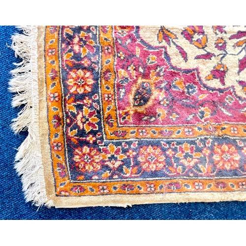 734 - PERSIAN RUG. 165 x 101cm Approx.