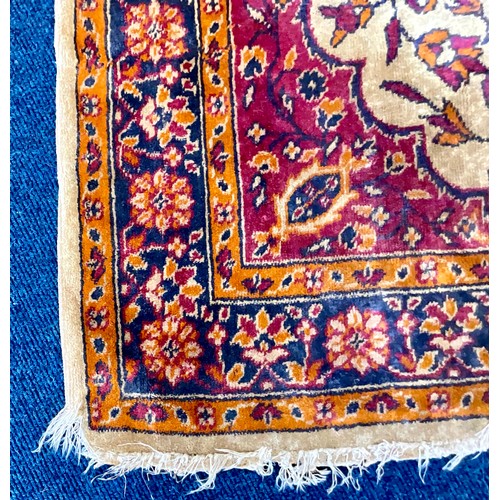 734 - PERSIAN RUG. 165 x 101cm Approx.