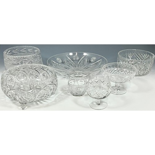 284 - COLLECTION OF GOOD QUALITY CUT GLASS BOWLS INCLUDING STUART CRYSTAL T/W A CUT GLASS BRANDY GLASS