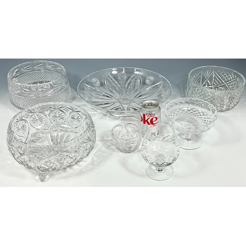 284 - COLLECTION OF GOOD QUALITY CUT GLASS BOWLS INCLUDING STUART CRYSTAL T/W A CUT GLASS BRANDY GLASS