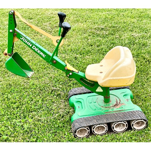 98 - CHILDS JOHN DEERE SAND PIT MINI DIGGER ON CATERPILLER TRACKS