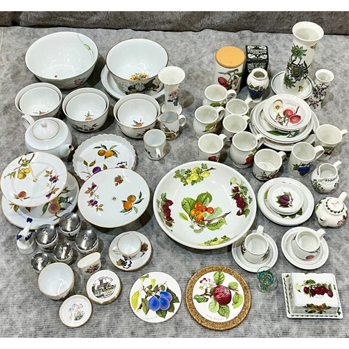 160 - QUANTITY OF MISC. ROYAL WORCESTER, MOSTLY EVESHAM AND PORTMERION CHINA