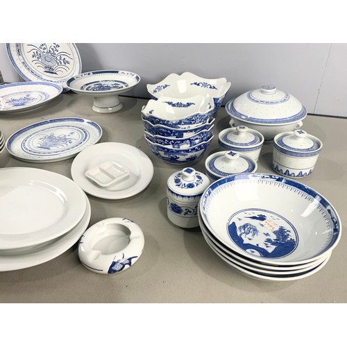 162 - LARGE QUANTITY OF BLUE &  WHITE  TABLE WARE ETC 2 TRAYS