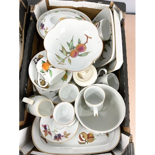 161 - LARGE QUANTITY OF ROYAL WORCESTER EVESHAM TABLEWARE ETC 2 TRAYS