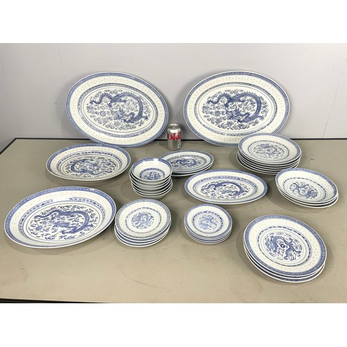 164 - LARGE QUANTITY OF ORIENTAL BLUE & WHITE TABLE WARE WITH DRAGON DECORATION 2 TRAYS