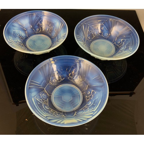 198 - 3 ART DECO JOBLING OPALESCENT GLASS BOWLS IN THE FLOWER PATTERN WITH A BRITISH REGISTRATION NUMBER 7... 