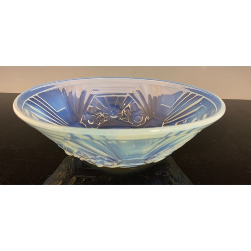 198 - 3 ART DECO JOBLING OPALESCENT GLASS BOWLS IN THE FLOWER PATTERN WITH A BRITISH REGISTRATION NUMBER 7... 