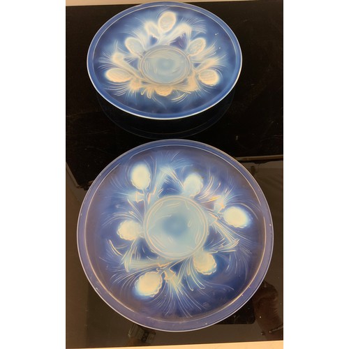 199 - 4 OPALESCENT GLASS PLATES IN THE FIRCONE PATTERN POSSIBLY JOBLINGS. 26cm DIAMETER