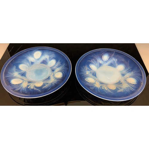 199 - 4 OPALESCENT GLASS PLATES IN THE FIRCONE PATTERN POSSIBLY JOBLINGS. 26cm DIAMETER