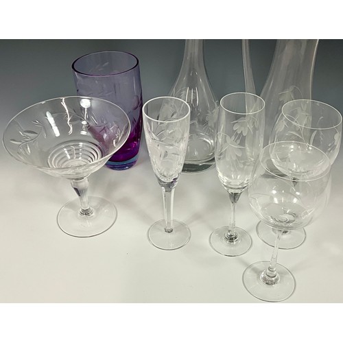 221 - ETCHED BRIERLEY CRYSTAL DECANTER AND CLARET JUG T/W ETCHED GLASSES AND OTHER ETCHED GLASSWARE