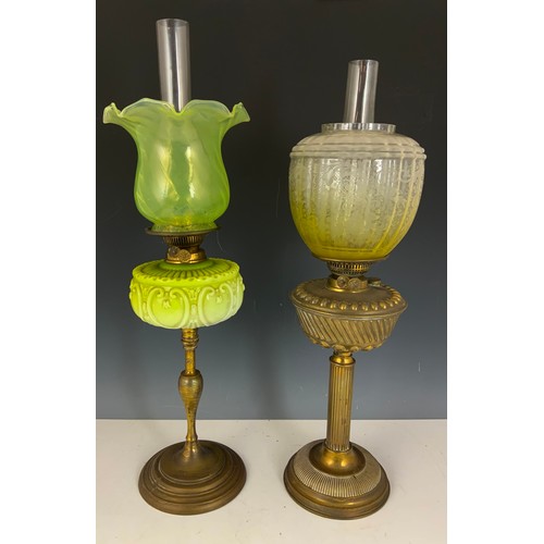 272 - OIL LAMP WITH YELLOW / GREEN GLASS RESERVOIR & SHADE WITH A OIL LAMP WITH  ETCHED GLASS SHADE