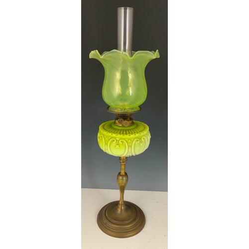 272 - OIL LAMP WITH YELLOW / GREEN GLASS RESERVOIR & SHADE WITH A OIL LAMP WITH  ETCHED GLASS SHADE