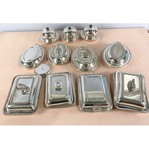 297 - LARGE QUANTITY OF ENTRÉE DISHES AND MUFFIN DISHES