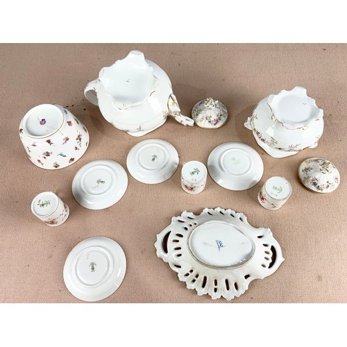 132 - MIXED CERAMICS WITH FLORAL DECORATION INC ROYAL WORCESTER & DRESDEN