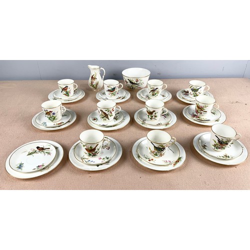 135 - 19TH  CENTURY ROYAL WORCESTER TEAWARE WITH HAND PAINTED BIRDS  DECORATION INC 12 SIDE PLATES , 12 SA... 