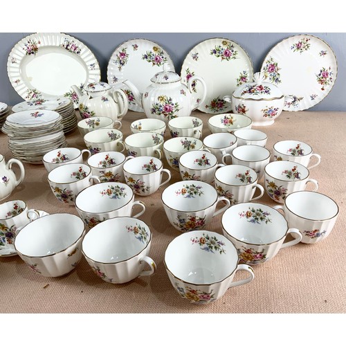 157 - LARGE QUANTITY OF ROYAL WORCESTER ROANOKE CHINA PART SERVICE 2 TRAYS