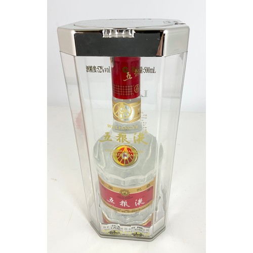 77 - A BOTTLE OF WULIANGYE BAIJIU LICQUOR, 52% 500ML, HOLOGRAM SEALED PRESENTATION CASE AND CLOTH BAG