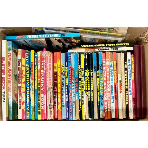 77 - LARGE QUANTITY OF VINTAGE COMIC ANNUALS INC. BEANO, DANDY, TOPPER, BEEZER, WARLORD ETC.