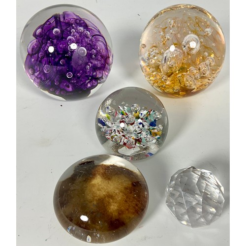 209 - COLLECTION OF GLASS PAPERWEIGHTS