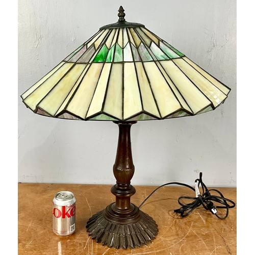 264 - TABLE LAMP WITH LEADED GLASS SHADE IN THE TIFFANY STYLE