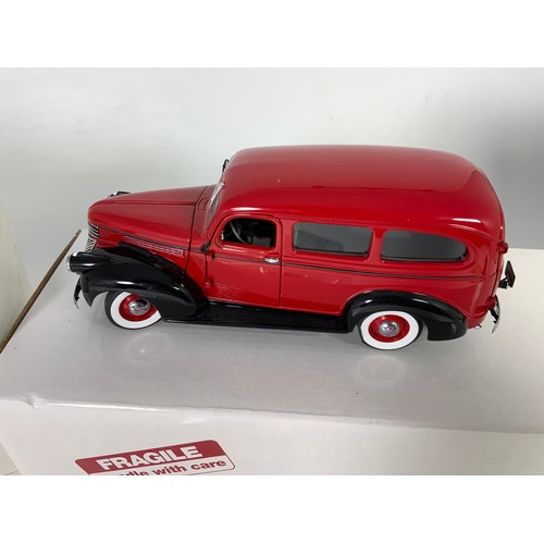 192 - DANBURY MINT, 2 BOXED LIMITED EDITION CLASSIC CAR MODELS, WITH CERTIFICATES, 1946 CHEVROLET 1946 310... 