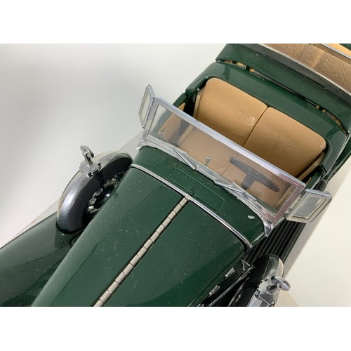 184 - DANBURY MINT, 2 BOXED LIMITED EDITION CLASSIC CAR MODELS, WITH CERTIFICATES,  1940 FORD DE LUXE COUP... 