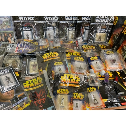 338 - COLLECTION OF DE AGOSTINI STAR WARS MAGAZINES, WITH OFFICIAL FIGURE COLLECTION. NOT A COMPLETE RUN. ... 