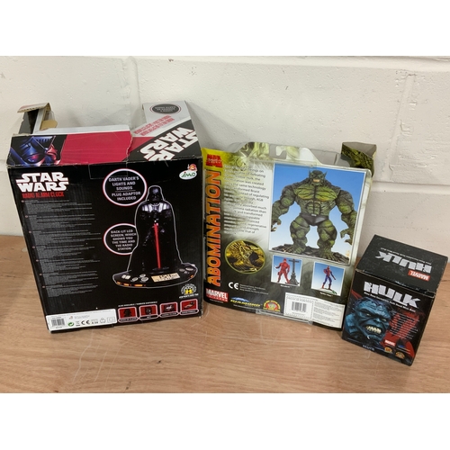 285 - STAR WARS RADIO ALARM CLOCK, (SEE TEAR TO TOP OF BOX), MARVEL HUKL BUST, MARVEL ABOMINATION FIGURE