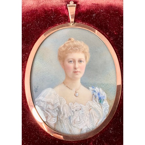 31 - PORTRAIT MINIATURE OF A LADY IN FITTED CASE