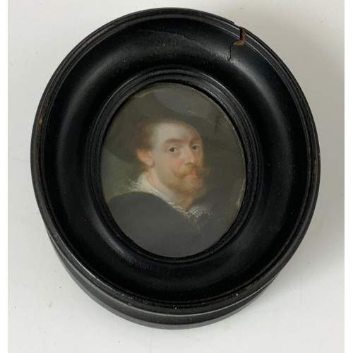 32 - OVAL PORTRAIT MINIATURE, GENTLEMAN IN GEORGIAN DRESS