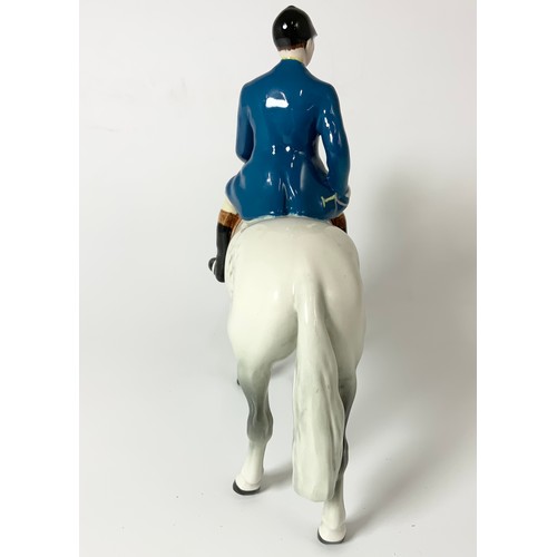 96 - RARE BESWICK HUNTSMAN WEARING BLUE JACKET ON GREY HORSE MODEL NO 1501 21cm  TALL
Please note, we bel... 