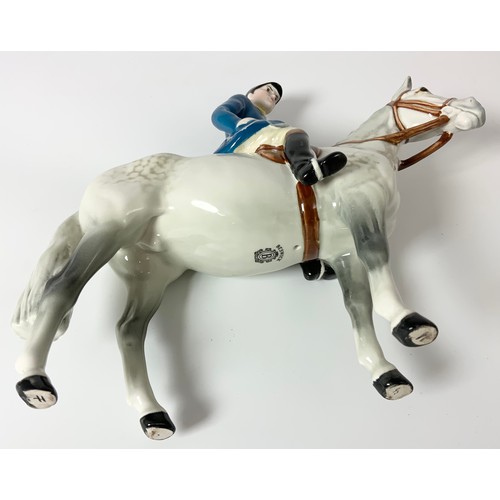 96 - RARE BESWICK HUNTSMAN WEARING BLUE JACKET ON GREY HORSE MODEL NO 1501 21cm  TALL
Please note, we bel... 