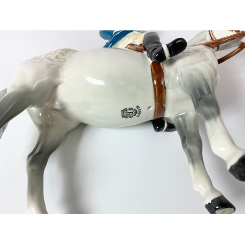 96 - RARE BESWICK HUNTSMAN WEARING BLUE JACKET ON GREY HORSE MODEL NO 1501 21cm  TALL
Please note, we bel... 