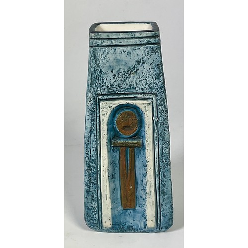 101 - SIMONE KILBURN, AN AZTEC DESIGN TROIKA BLUE GLAZE COFFIN VASE SIGNED TO BASE AND MONOGRAMMED SK, app... 