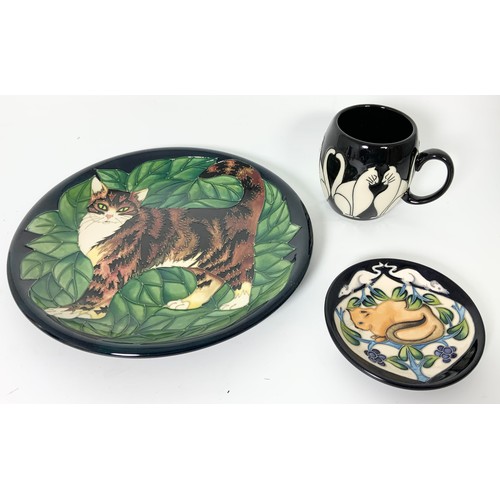 68 - COLLECTION OF MOORCROFT PIECES DEPICTING CATS INCLUDING 'LUCKY BLACK CAT' VASE CAT OF SIAM PIN TRAY/... 