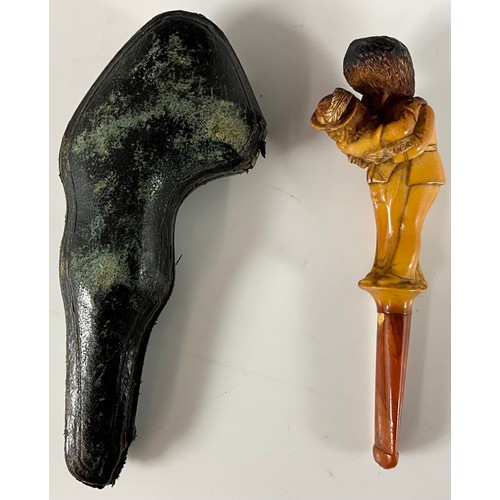 193 - CASED CHEROOT OR CIGARETTE HOLDER CIRCA 1900 DEPICTING GRENADIER GUARDSMAN KISSING GIRLFRIEND