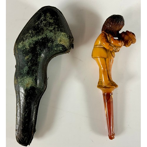 193 - CASED CHEROOT OR CIGARETTE HOLDER CIRCA 1900 DEPICTING GRENADIER GUARDSMAN KISSING GIRLFRIEND