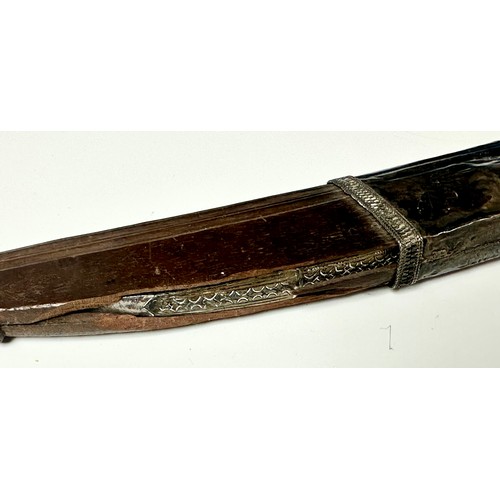 209 - A CEYLONESE DAGGER (PIHA KAETTA), 18TH/19TH CENTURY, ORNATE SINGLE EDGED BLADE WITH INTRICATE DECORA... 