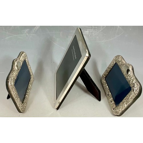 410 - PAIR OF EMBOSSED SILVER PHOTO FRAMES AN ARTHUR PRICE PHOTO FRAME AND A MINIATURE EMBOSSED PHOTO FRAM... 