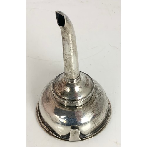 427 - GEORGIAN SILVER  HALLMARKED MOSES BRENT LONDON 1789 WINE FUNNEL 130g