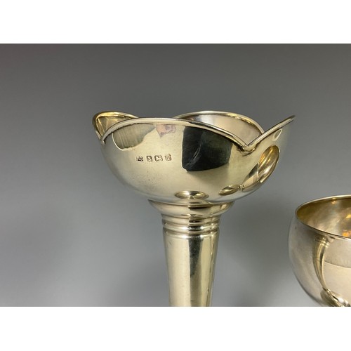 477 - SILVER CHALICE AF APPROX. 107g AND A LOADED SILVER TRUMPET VASE,