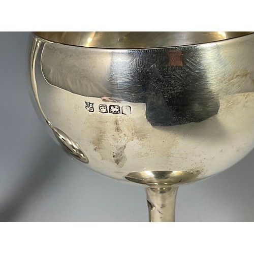 477 - SILVER CHALICE AF APPROX. 107g AND A LOADED SILVER TRUMPET VASE,