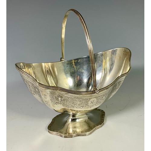 494 - A SILVER BOAT SHAPED SUGAR BOWL WITH SWING HANDLE, APPROX. 181g