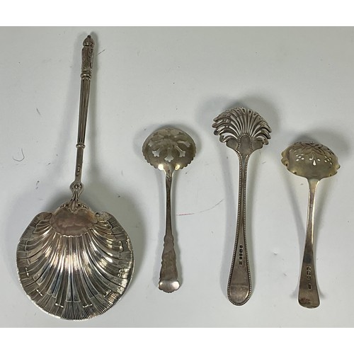 343 - 3 SILVER SIFTER SPOONS AND ONE LARGE SILVER SPOON WITH SCALLOP SHELL BOWL, APPROX. 152g