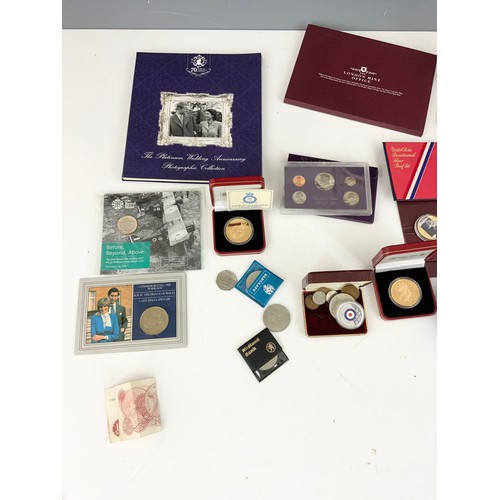 538 - COLLECTION OF MISC. COINS AND COMMEMORATIVES INC. US BICENTENNIAL SILVER PROOF SET, ONE OTHER US SIL... 