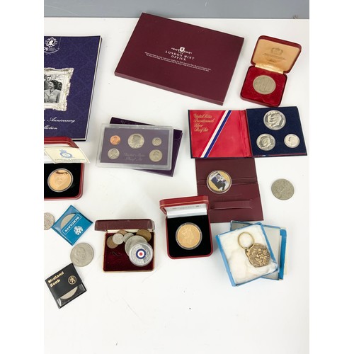 538 - COLLECTION OF MISC. COINS AND COMMEMORATIVES INC. US BICENTENNIAL SILVER PROOF SET, ONE OTHER US SIL... 