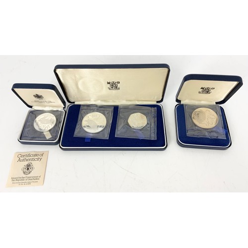 528 - MISC. REPUBLIC OF SEYCHELLES INDEPENDENCE 1976 SILVER PROOF COMMEMORATIVES AND OTHERS