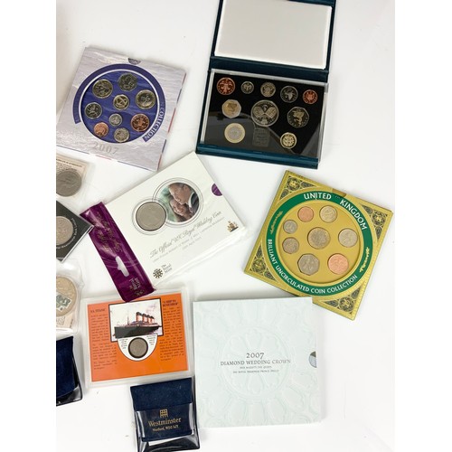 539 - QUANTITY OF MISC. COMMEMORATIVE CROWNS AND COIN PACKS ETC