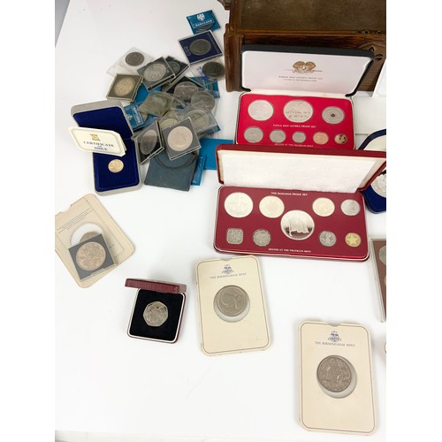 535 - BOX OF MISC. COINS AND COMMEMORATIVES, SOME SILVER EXAMPLES, BOXED SETS ETC.