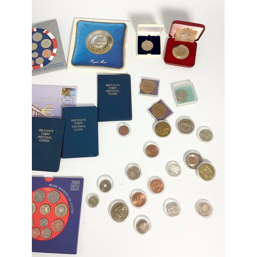 540 - 5 VARIOUS PRESENTATION PACKS UK UNCIRCULATED COINS, BRITAINS FIRST DECIMAL COIN PACKS AND VARIOUS CO... 